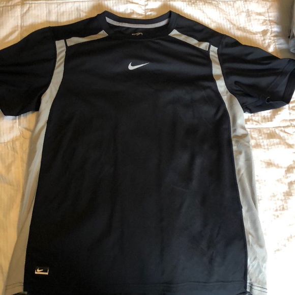 Black Nike T-Shirt - Picture 1 of 2